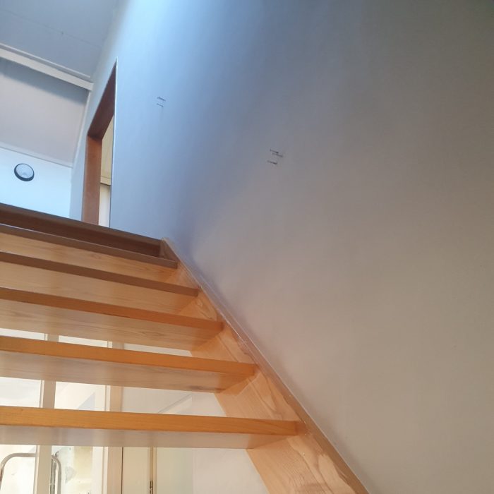 Wandafwerking door stukadoorsbedrijf in Groningen voor een stijlvol interieur.